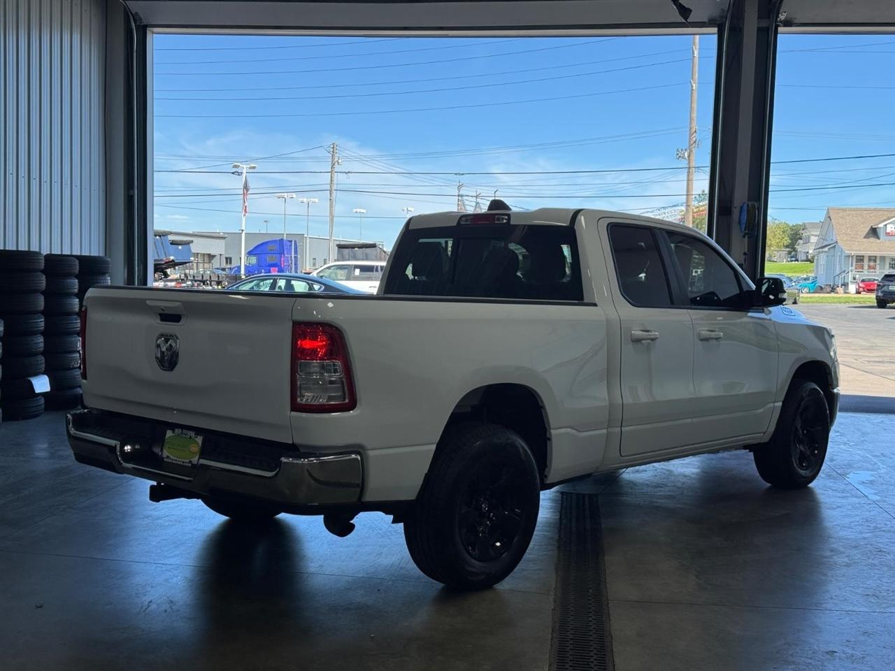 RAM 1500 Big Horn 4x4 Quad Cab 6'4" Box 2021
