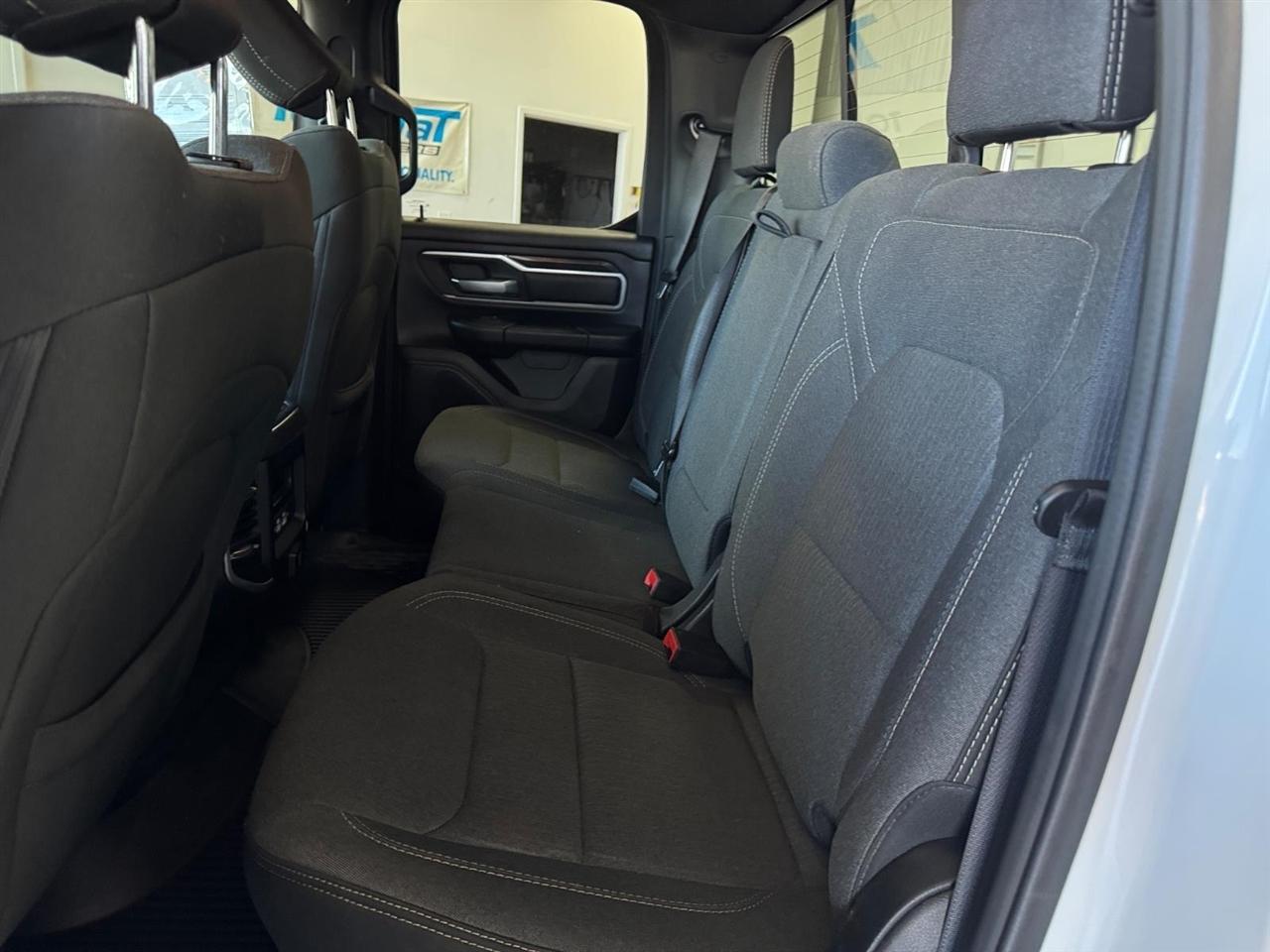 RAM 1500 Big Horn 4x4 Quad Cab 6'4" Box 2021