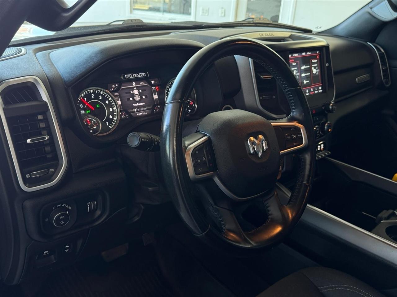 RAM 1500 Big Horn 4x4 Quad Cab 6'4" Box 2021