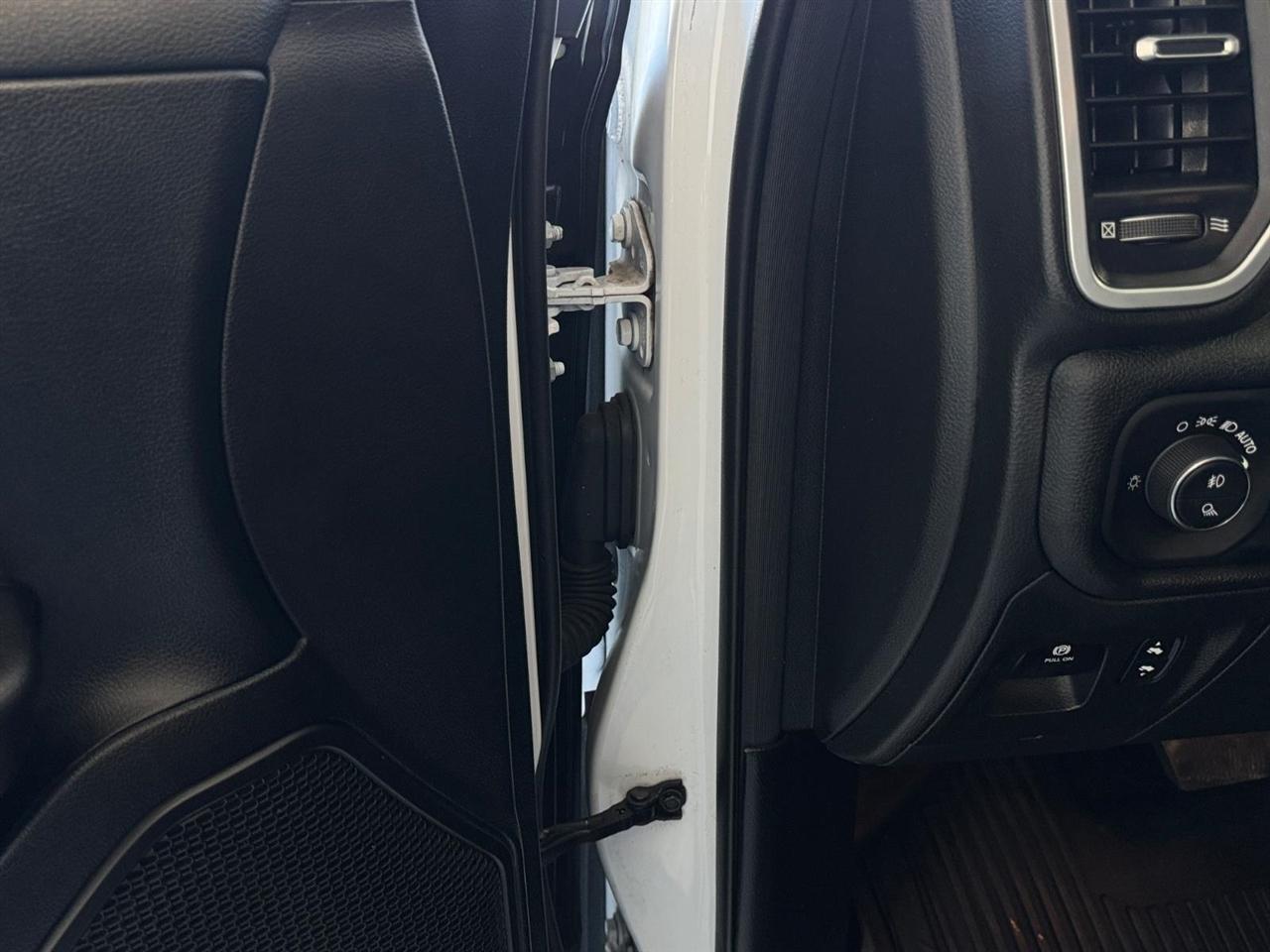 RAM 1500 Big Horn 4x4 Quad Cab 6'4" Box 2021
