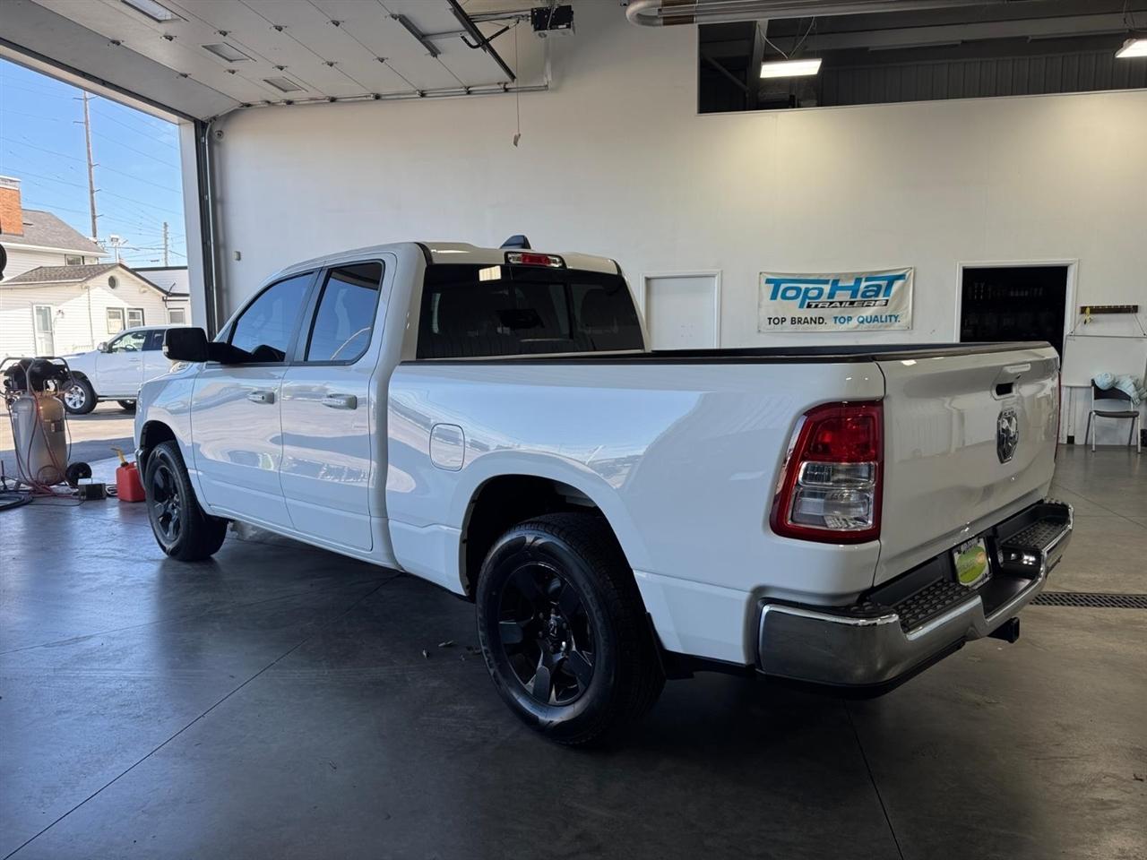 RAM 1500 Big Horn 4x4 Quad Cab 6'4" Box 2021