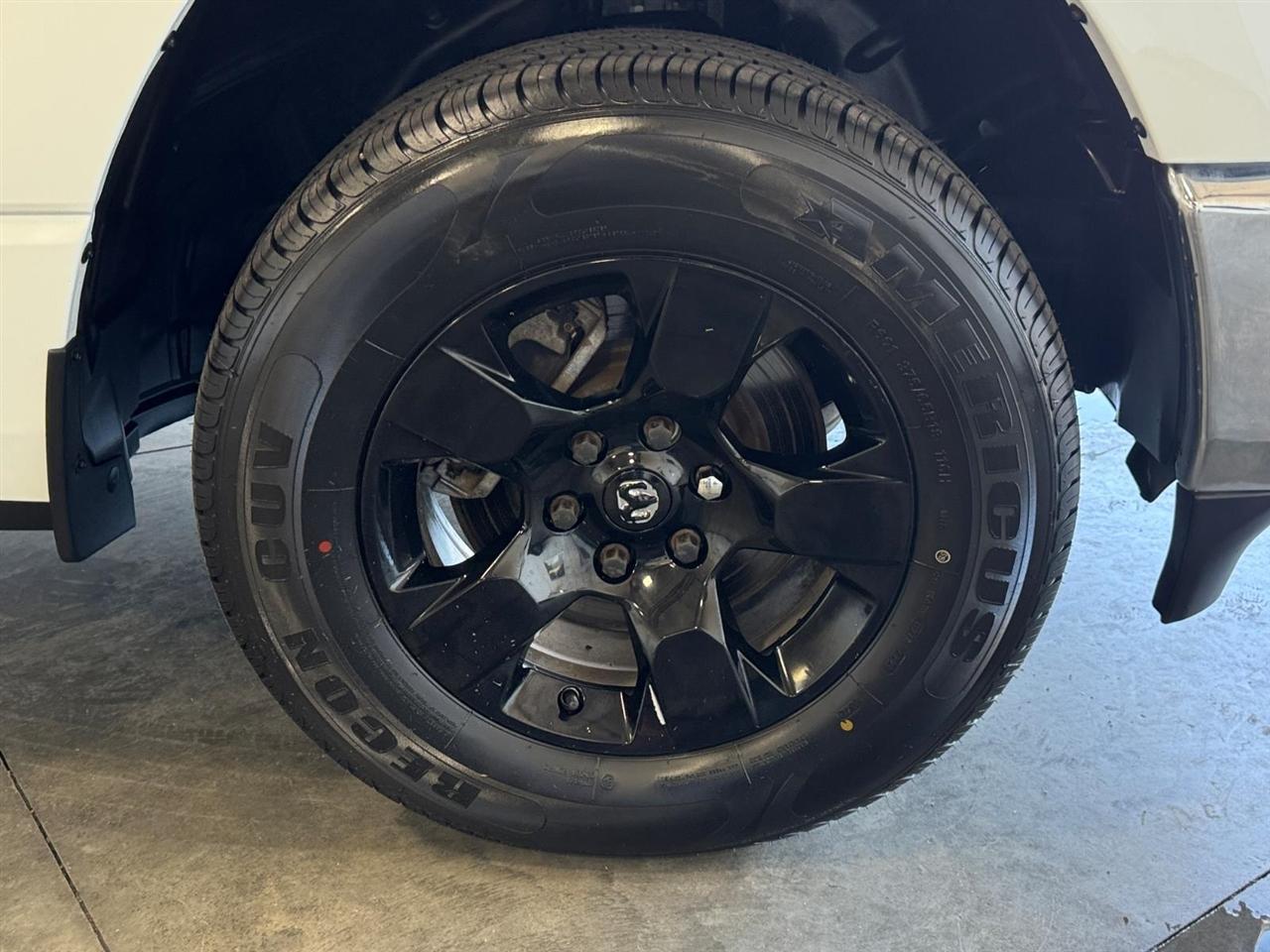 RAM 1500 Big Horn 4x4 Quad Cab 6'4" Box 2021