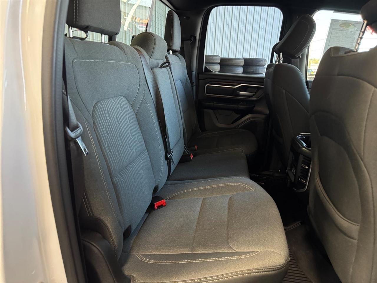 RAM 1500 Big Horn 4x4 Quad Cab 6'4" Box 2021