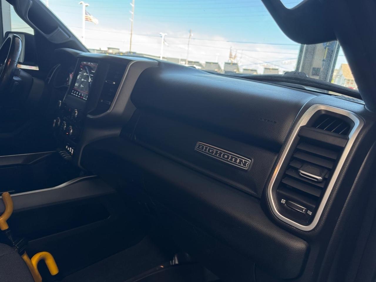 RAM 1500 Big Horn 4x4 Quad Cab 6'4" Box 2021