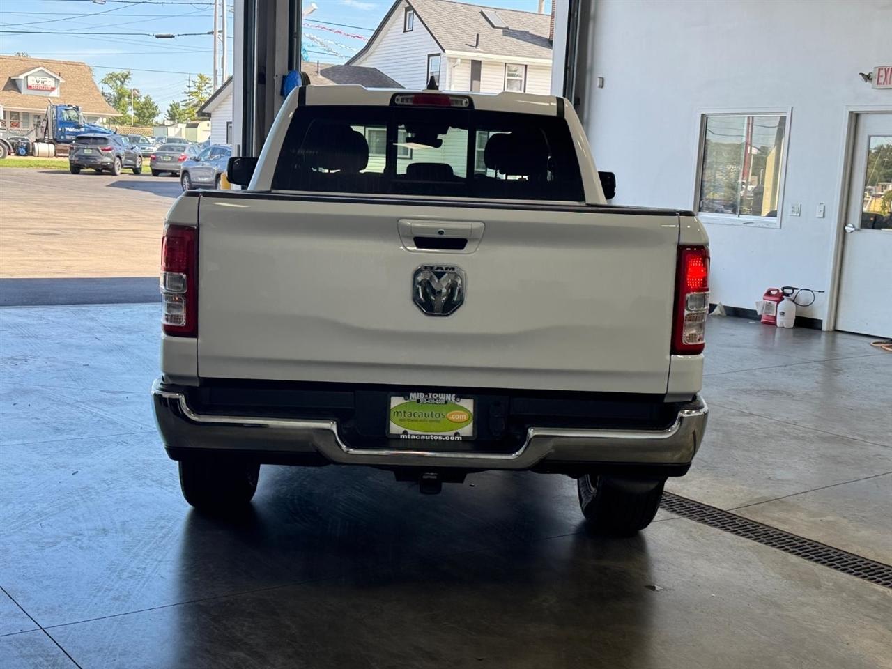 RAM 1500 Big Horn 4x4 Quad Cab 6'4" Box 2021