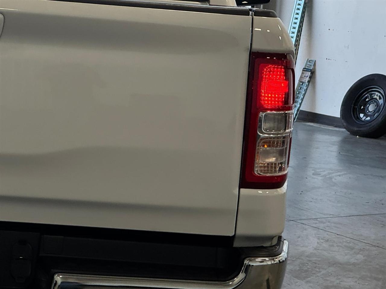RAM 1500 Big Horn 4x4 Quad Cab 6'4" Box 2021