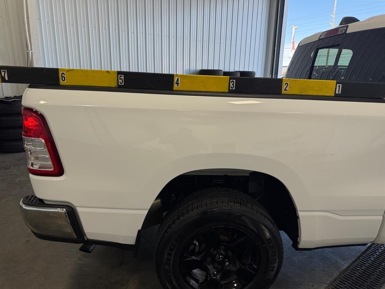 RAM 1500 Big Horn 4x4 Quad Cab 6'4" Box 2021