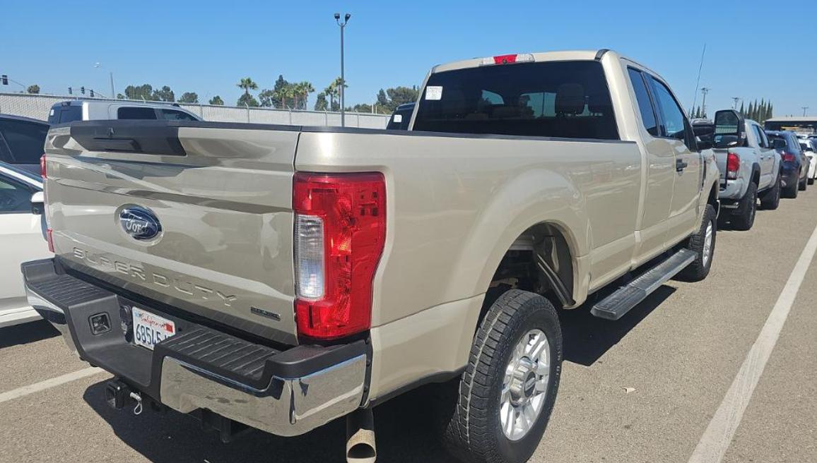 Ford Super Duty F-250 SRW XLT 4WD SuperCab 8' Box 2017