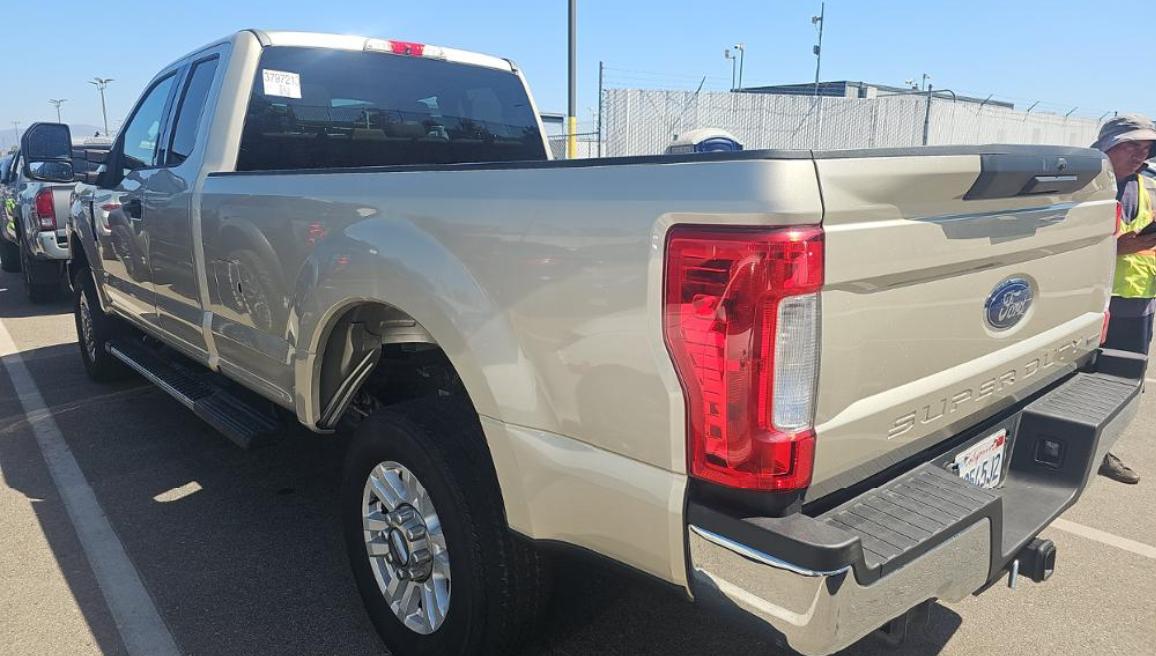 Ford Super Duty F-250 SRW XLT 4WD SuperCab 8' Box 2017