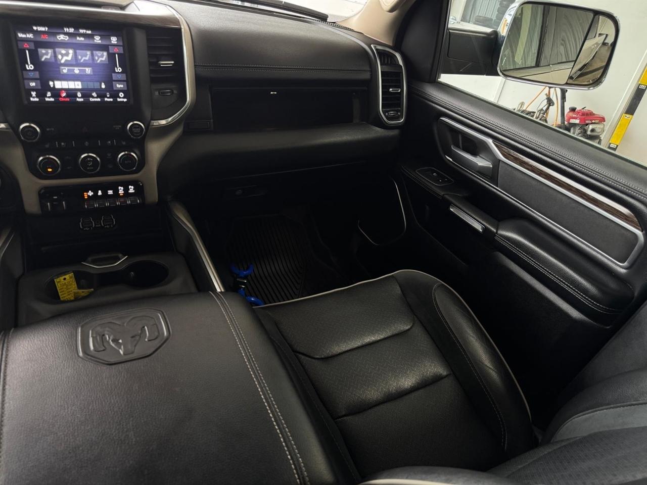 RAM 1500 Laramie 4x4 Crew Cab 6'4" Box 2020