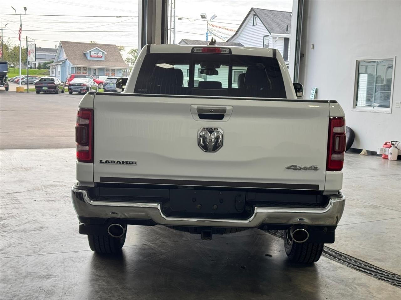 RAM 1500 Laramie 4x4 Crew Cab 6'4" Box 2020