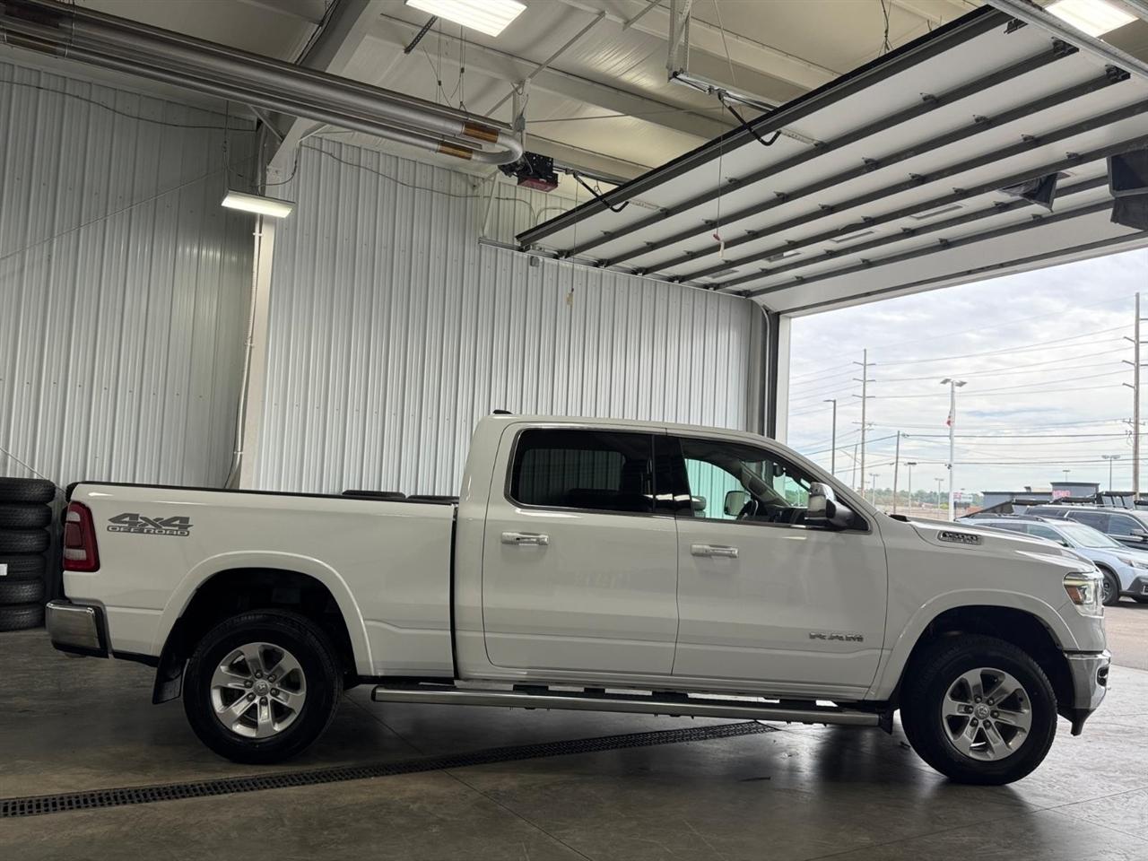 RAM 1500 Laramie 4x4 Crew Cab 6'4" Box 2020