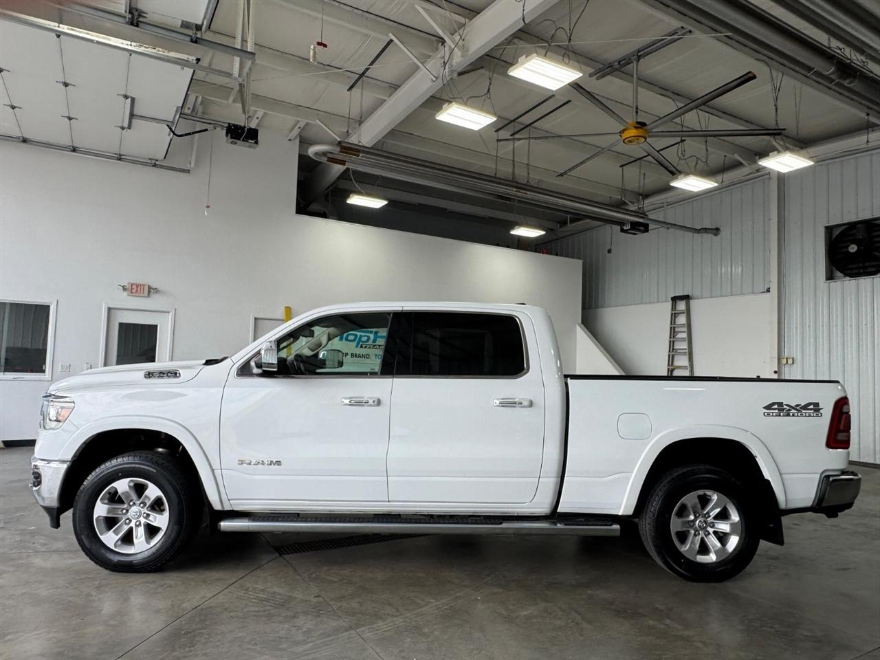 RAM 1500 Laramie 4x4 Crew Cab 6'4" Box 2020