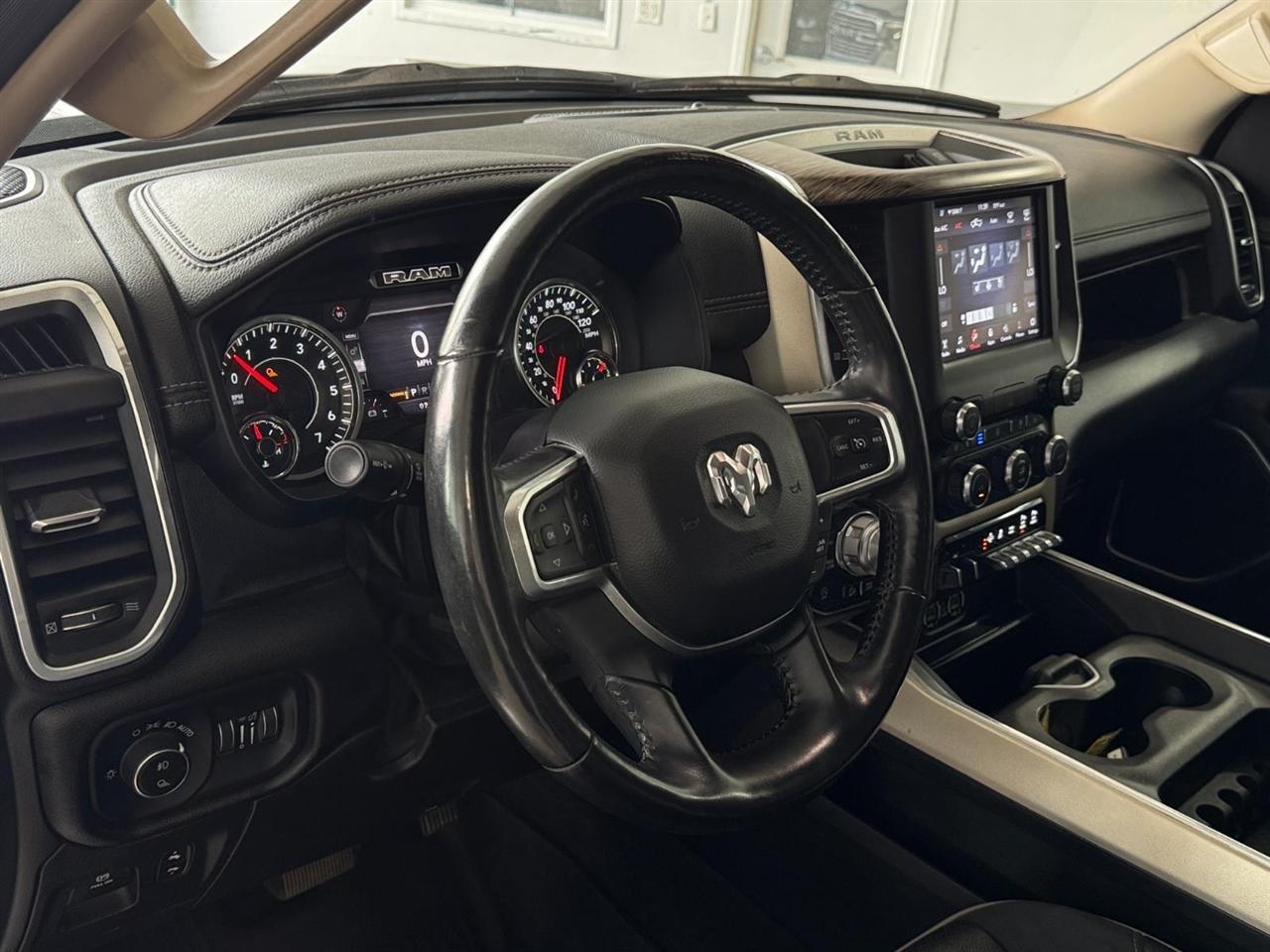 RAM 1500 Laramie 4x4 Crew Cab 6'4" Box 2020