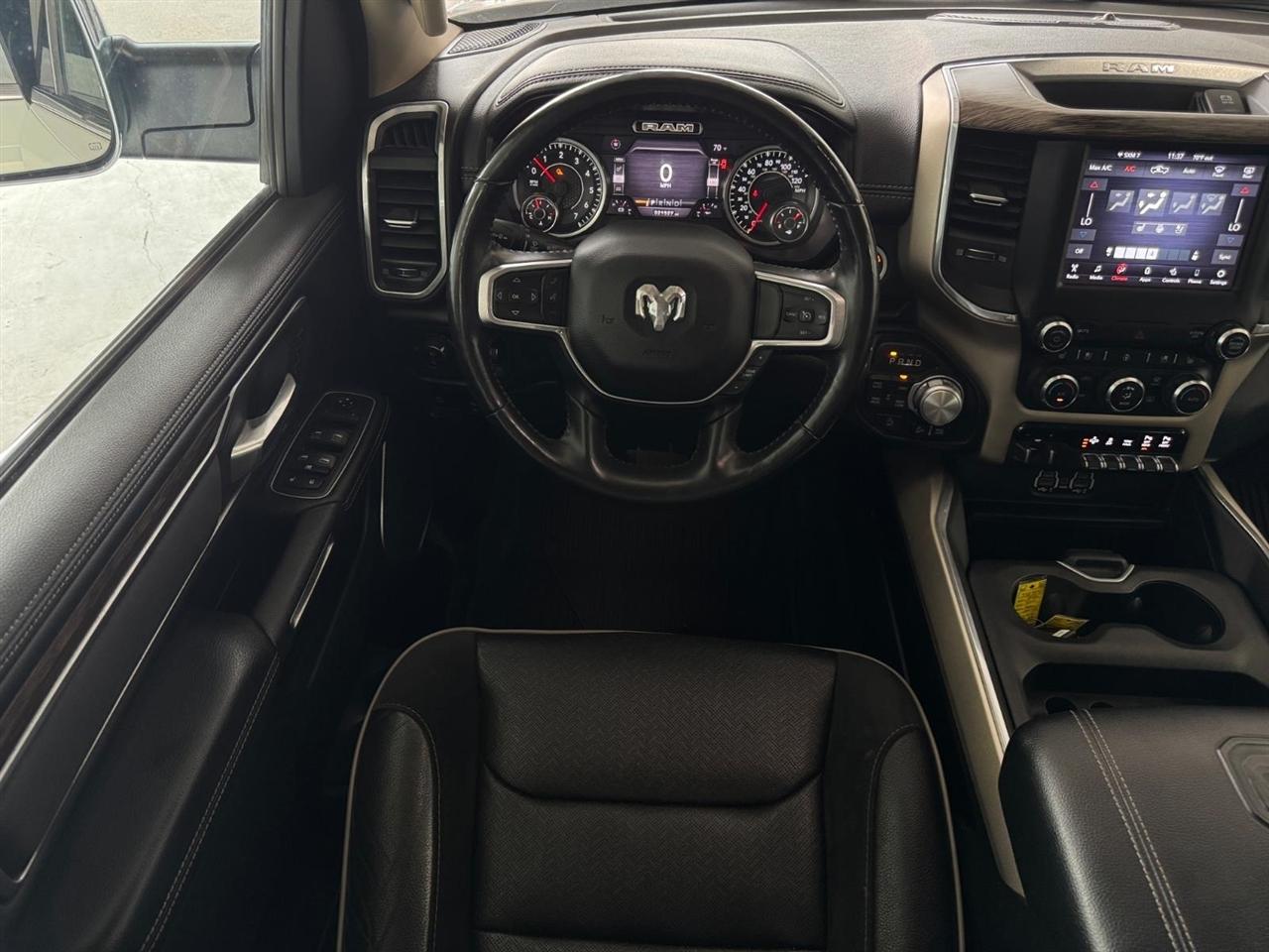 RAM 1500 Laramie 4x4 Crew Cab 6'4" Box 2020