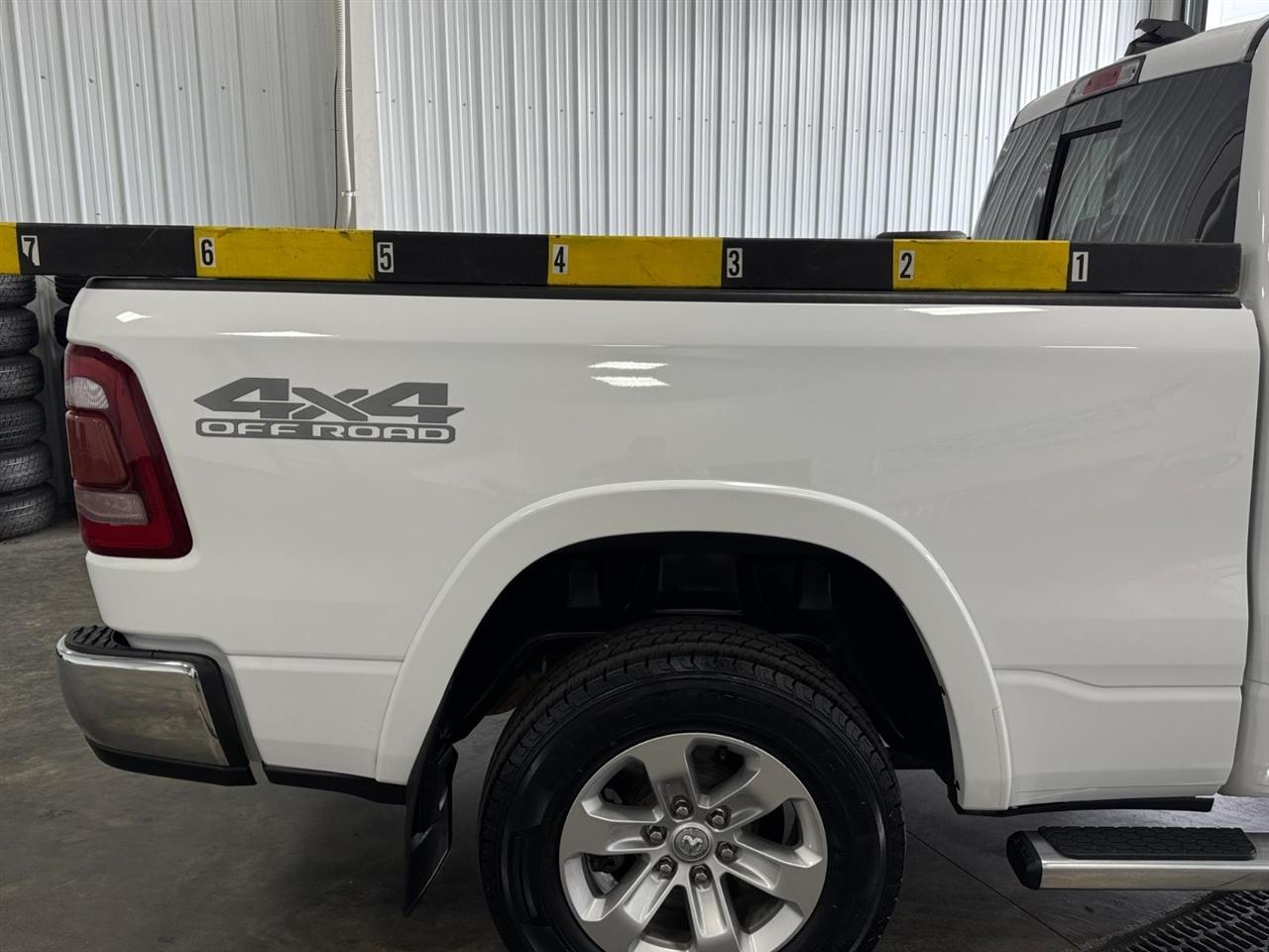 RAM 1500 Laramie 4x4 Crew Cab 6'4" Box 2020