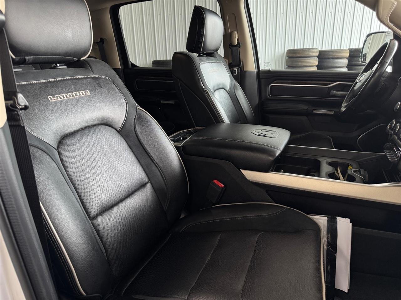 RAM 1500 Laramie 4x4 Crew Cab 6'4" Box 2020