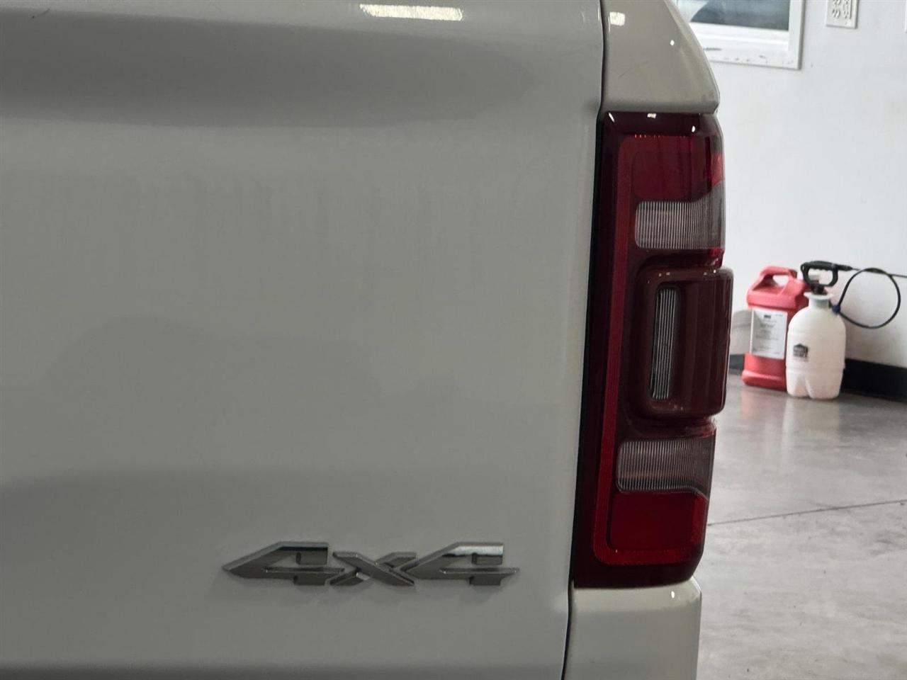 RAM 1500 Laramie 4x4 Crew Cab 6'4" Box 2020