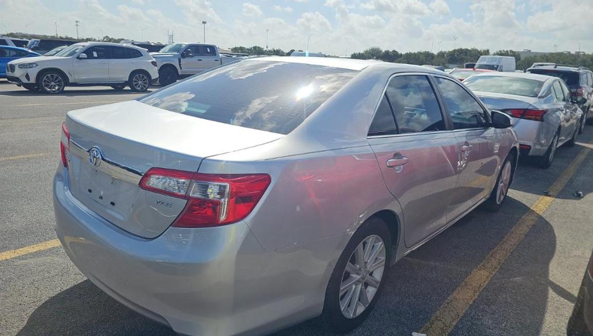 Toyota Camry 4dr Sdn I4 Auto XLE (Natl) 2013