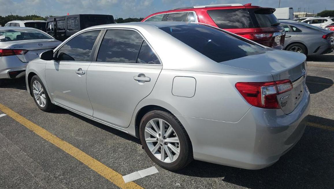 Toyota Camry 4dr Sdn I4 Auto XLE (Natl) 2013
