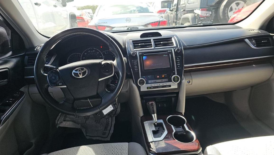 Toyota Camry 4dr Sdn I4 Auto XLE (Natl) 2013