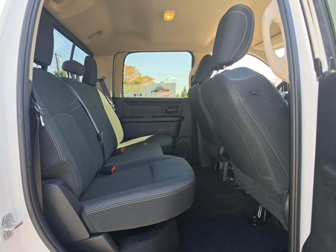 RAM 2500 Tradesman 4x4 Crew Cab 6'4" Box 2020