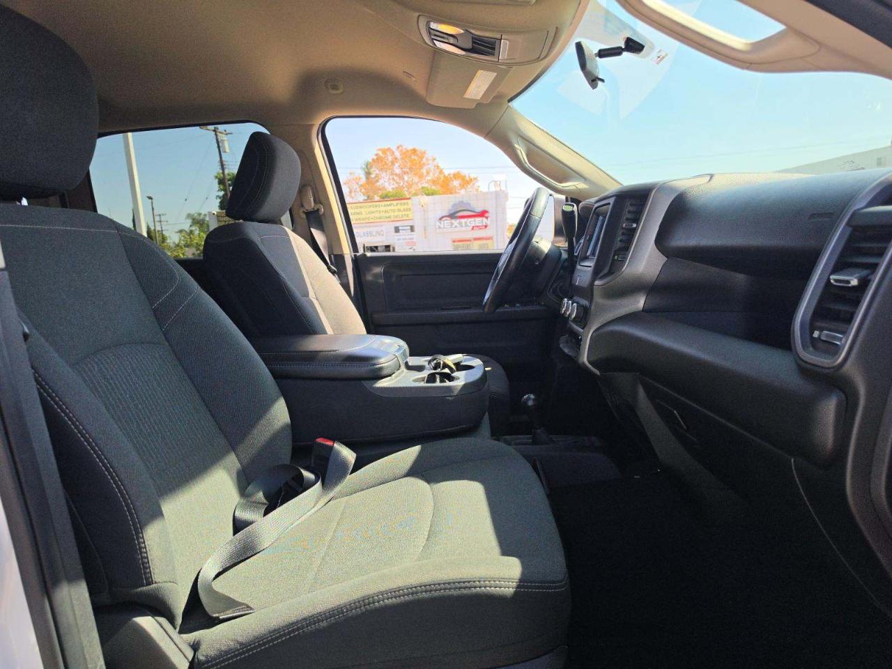 RAM 2500 Tradesman 4x4 Crew Cab 6'4" Box 2020