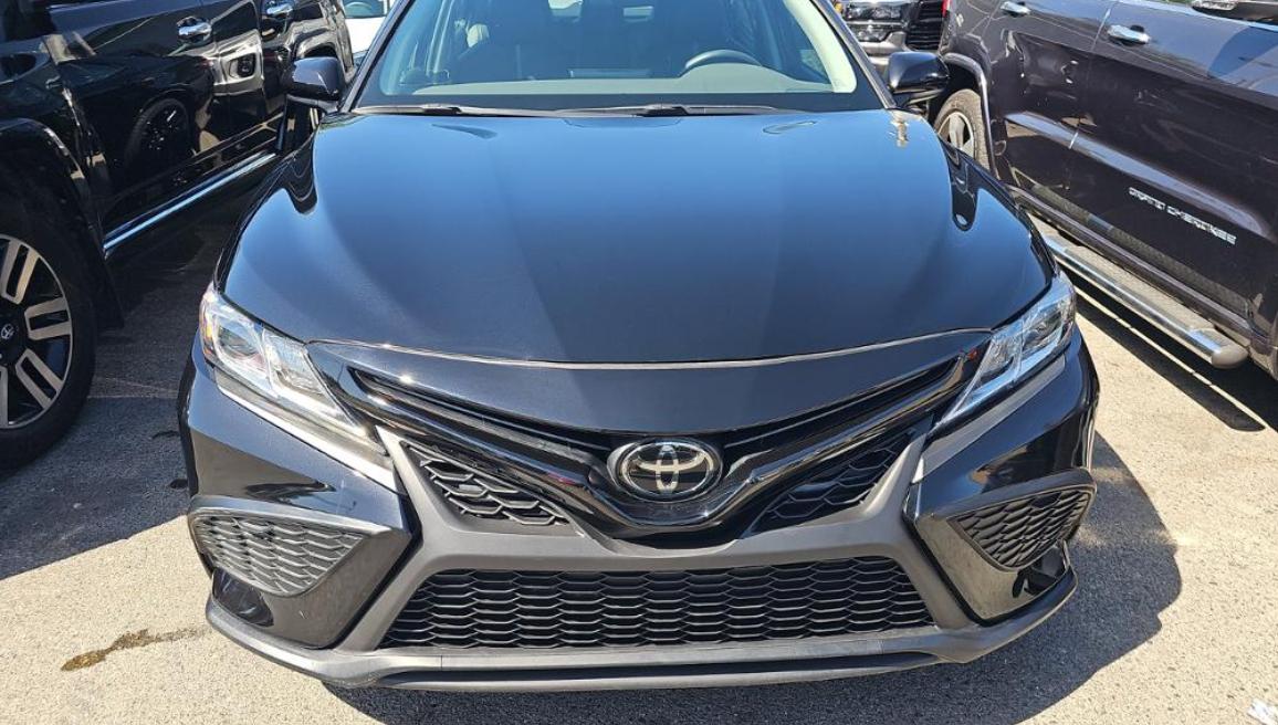Toyota Camry SE Auto (Natl) 2021
