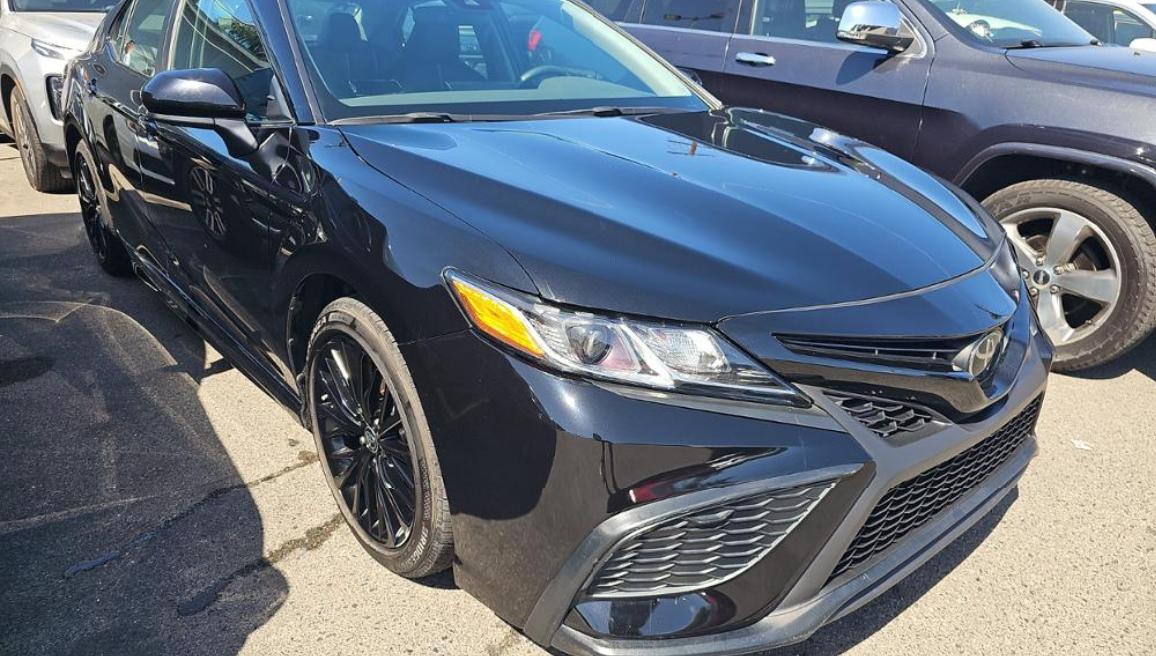 Toyota Camry SE Auto (Natl) 2021