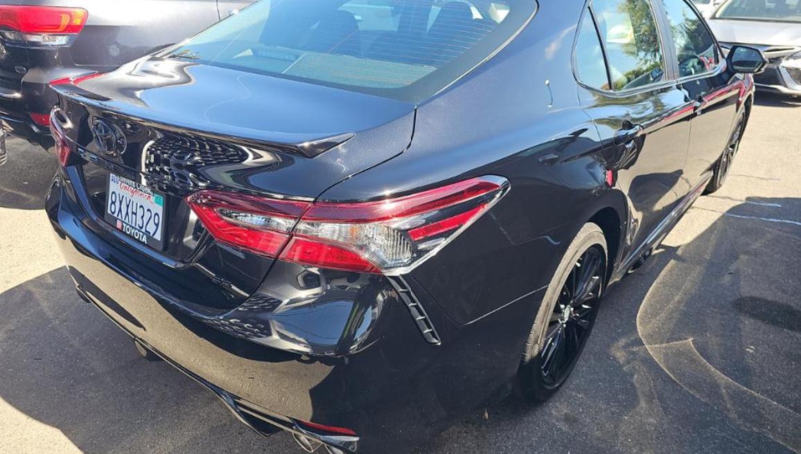 Toyota Camry SE Auto (Natl) 2021