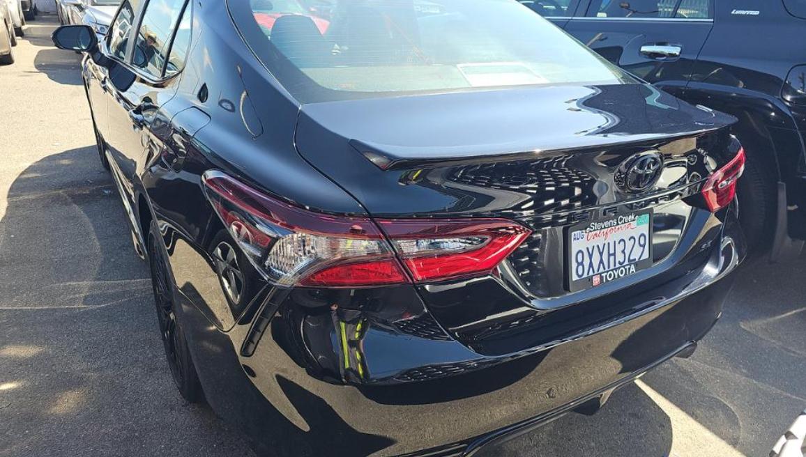 Toyota Camry SE Auto (Natl) 2021