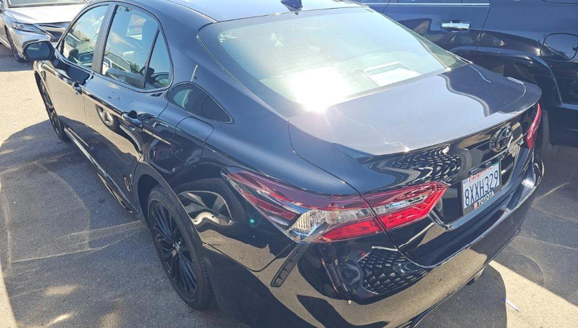 Toyota Camry SE Auto (Natl) 2021