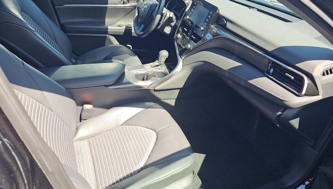 Toyota Camry SE Auto (Natl) 2021