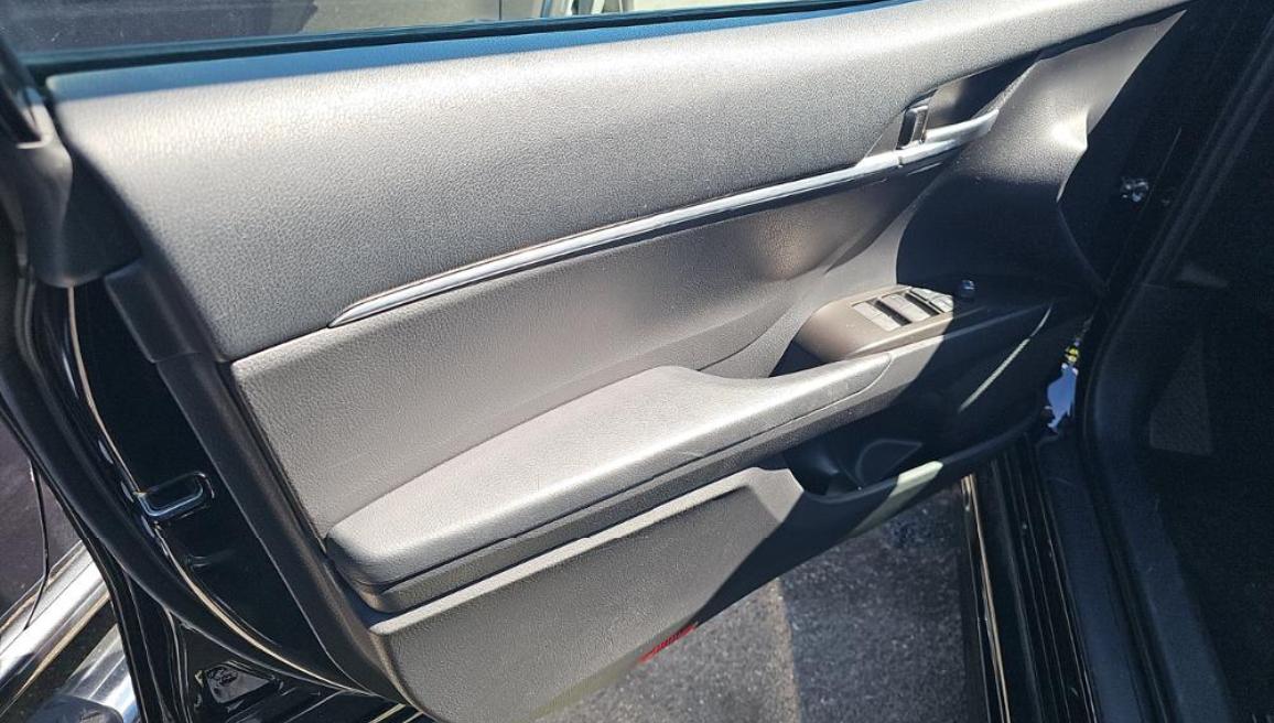 Toyota Camry SE Auto (Natl) 2021