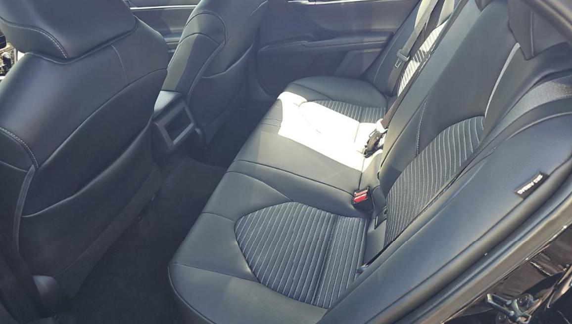 Toyota Camry SE Auto (Natl) 2021