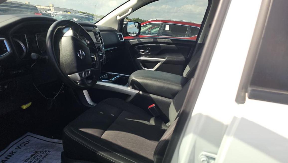 Nissan Titan 4x4 Crew Cab SV 2018