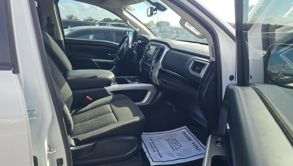 Nissan Titan 4x4 Crew Cab SV 2018