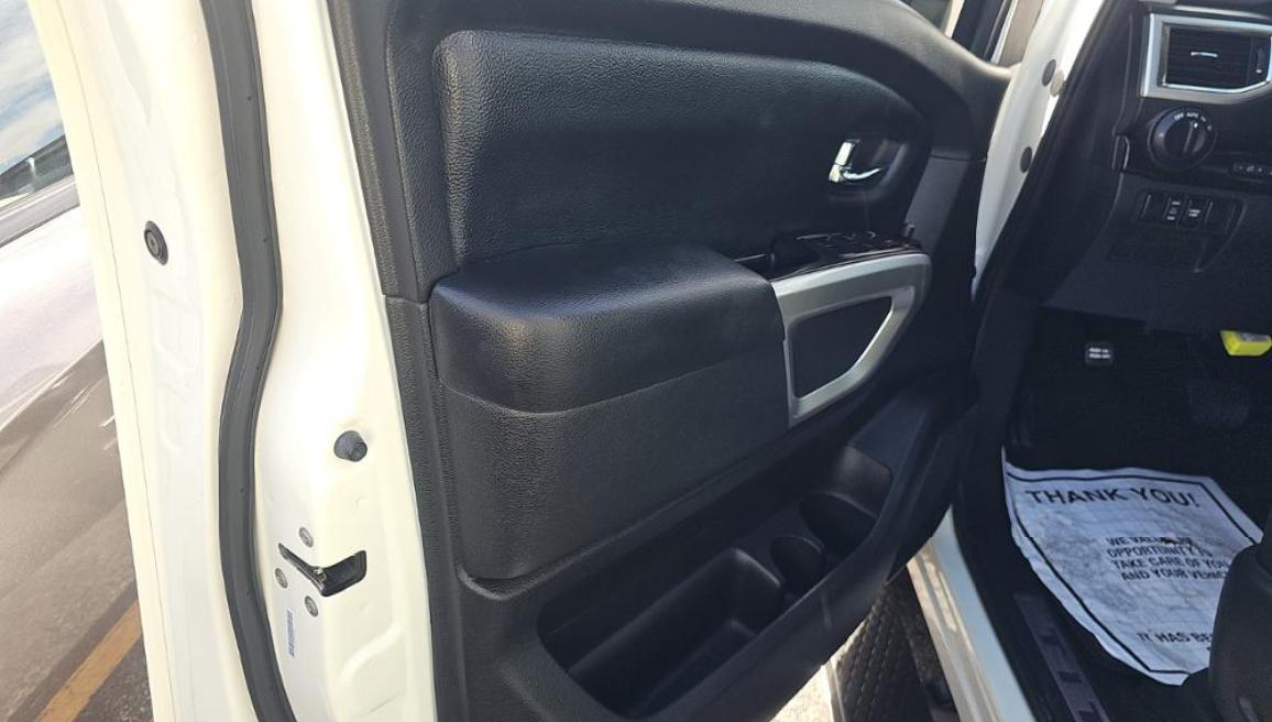 Nissan Titan 4x4 Crew Cab SV 2018