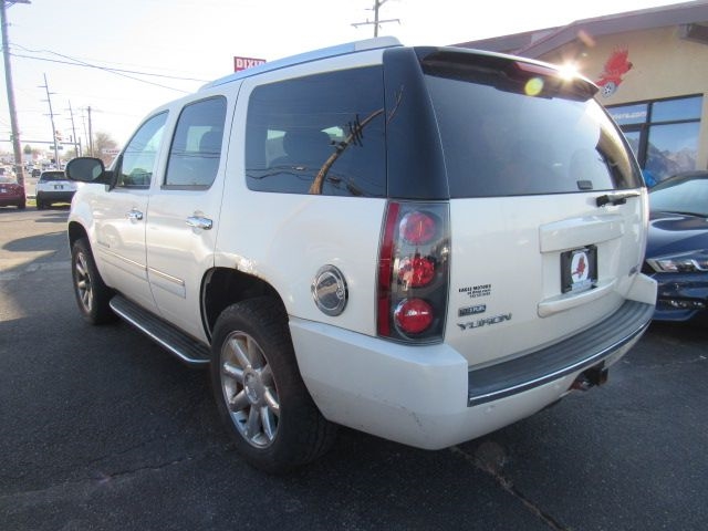 GMC Yukon Denali 4WD 2009