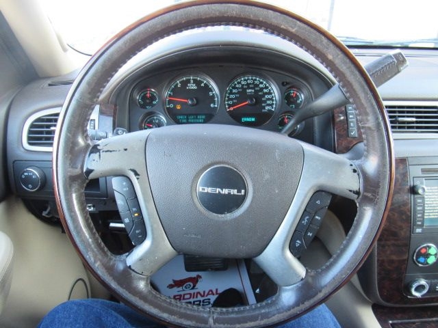 GMC Yukon Denali 4WD 2009