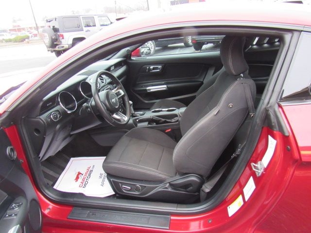 Ford Mustang V6 Coupe 2017