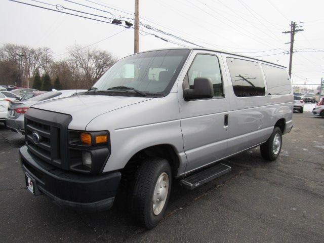 Ford Econoline E-350 XL Super Duty 2014