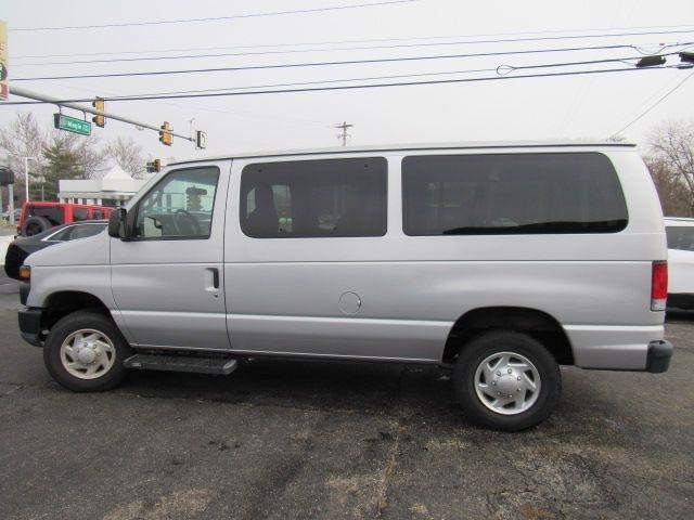 Ford Econoline E-350 XL Super Duty 2014