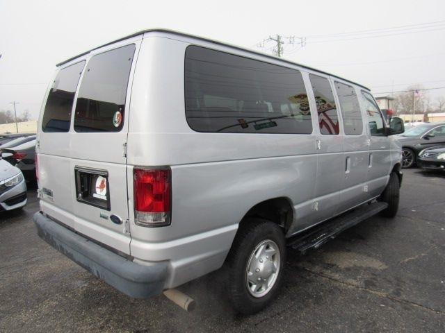 Ford Econoline E-350 XL Super Duty 2014