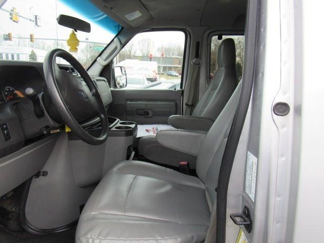 Ford Econoline E-350 XL Super Duty 2014