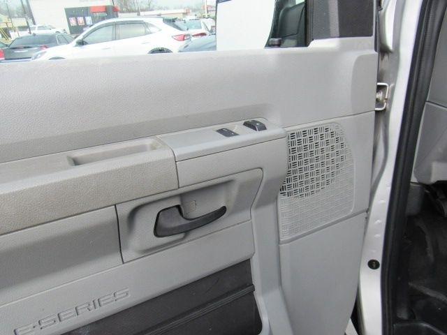 Ford Econoline E-350 XL Super Duty 2014