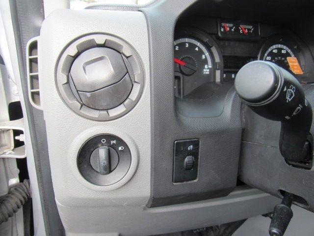 Ford Econoline E-350 XL Super Duty 2014