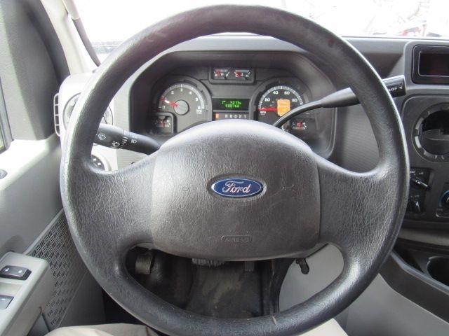 Ford Econoline E-350 XL Super Duty 2014