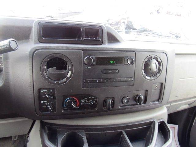 Ford Econoline E-350 XL Super Duty 2014