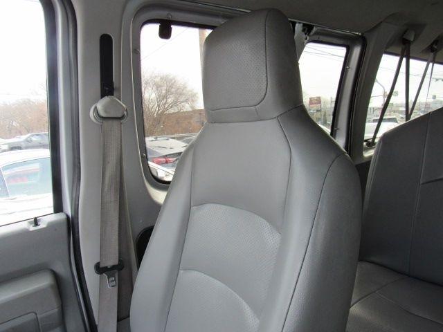 Ford Econoline E-350 XL Super Duty 2014